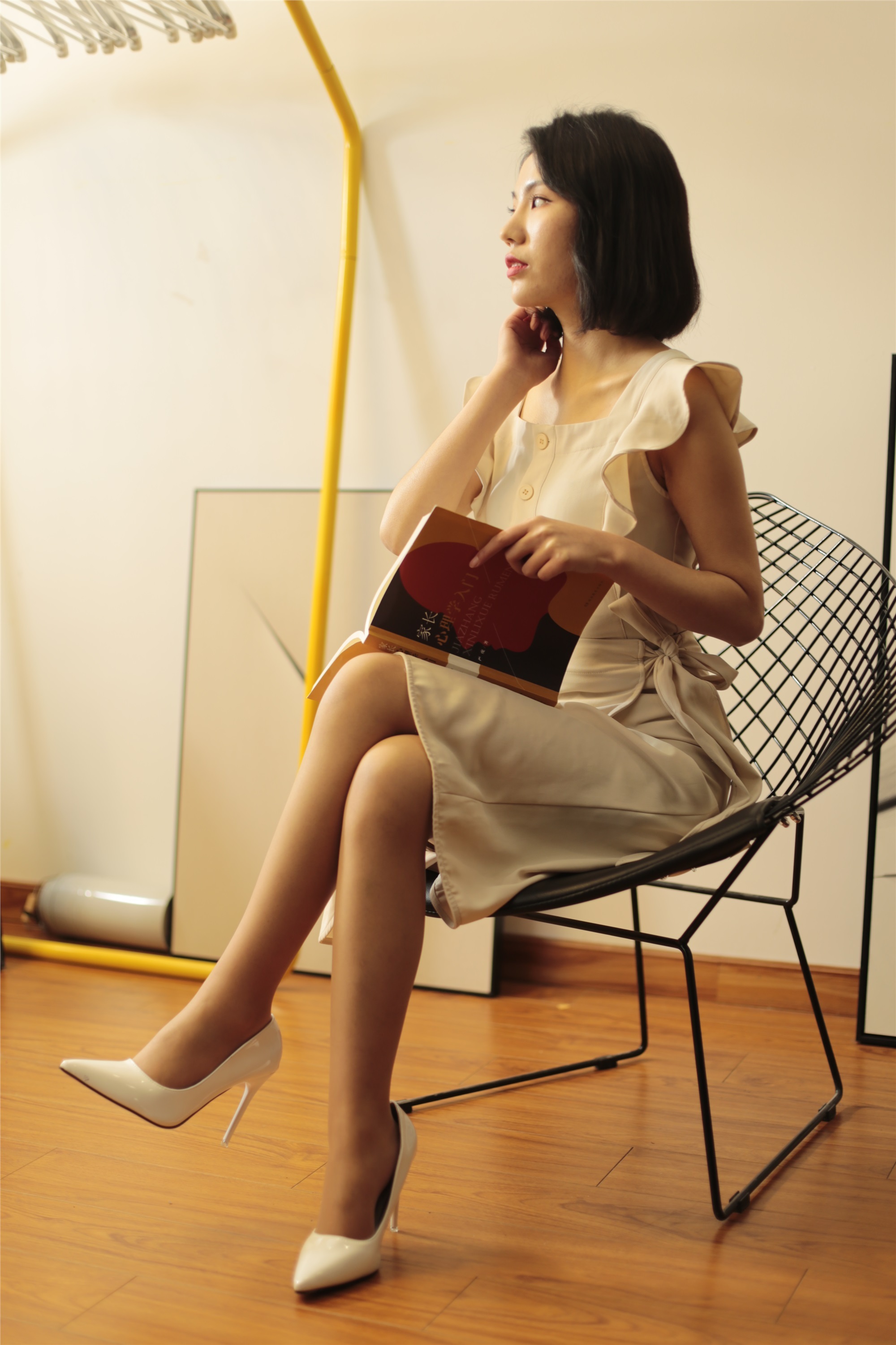 奈丝写真 NO.009 成希-你是选择看书还是看我？